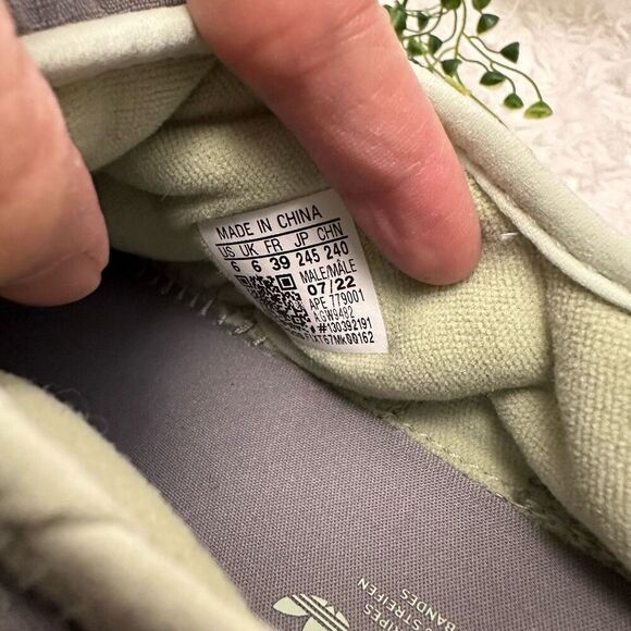 adidas Puffylette Mens Shoes‎ in Charcoal Solid Grey/Linen Green sz 6 NEW - Picture 8 of 9